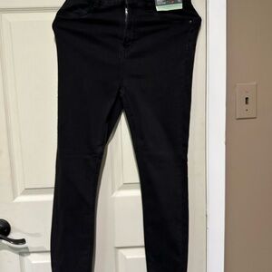 Black High-Waisted Skinny Jeans